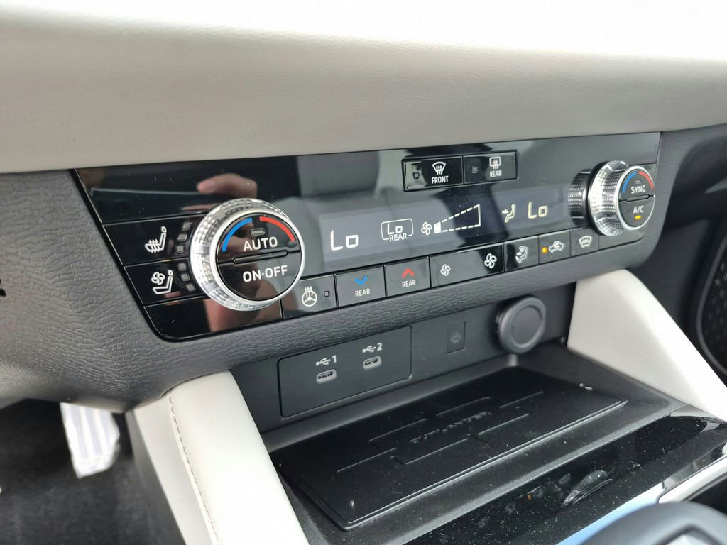 New 2025 Mitsubishi Outlander SEL image 19