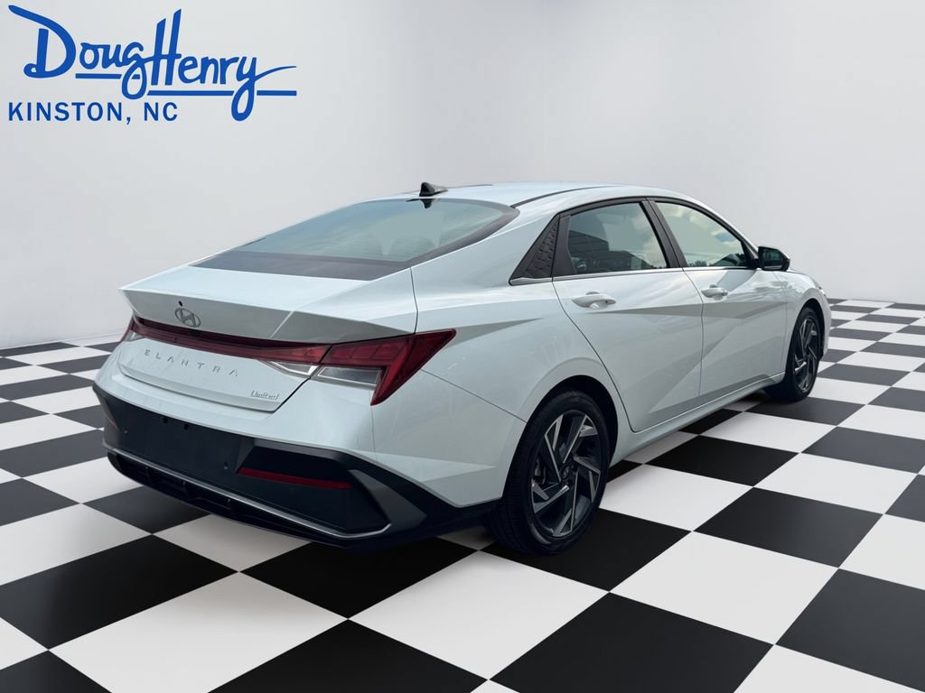Used 2024 Hyundai Elantra Limited FWD image 5