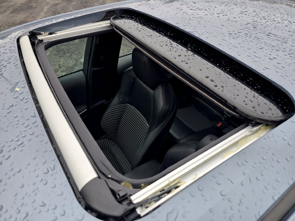 Used 2022 Toyota Corolla XSE FWD image 3