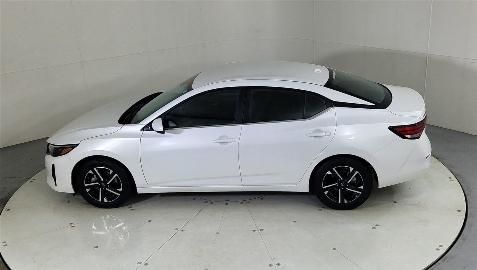 Used 2024 Nissan Sentra SV image 16