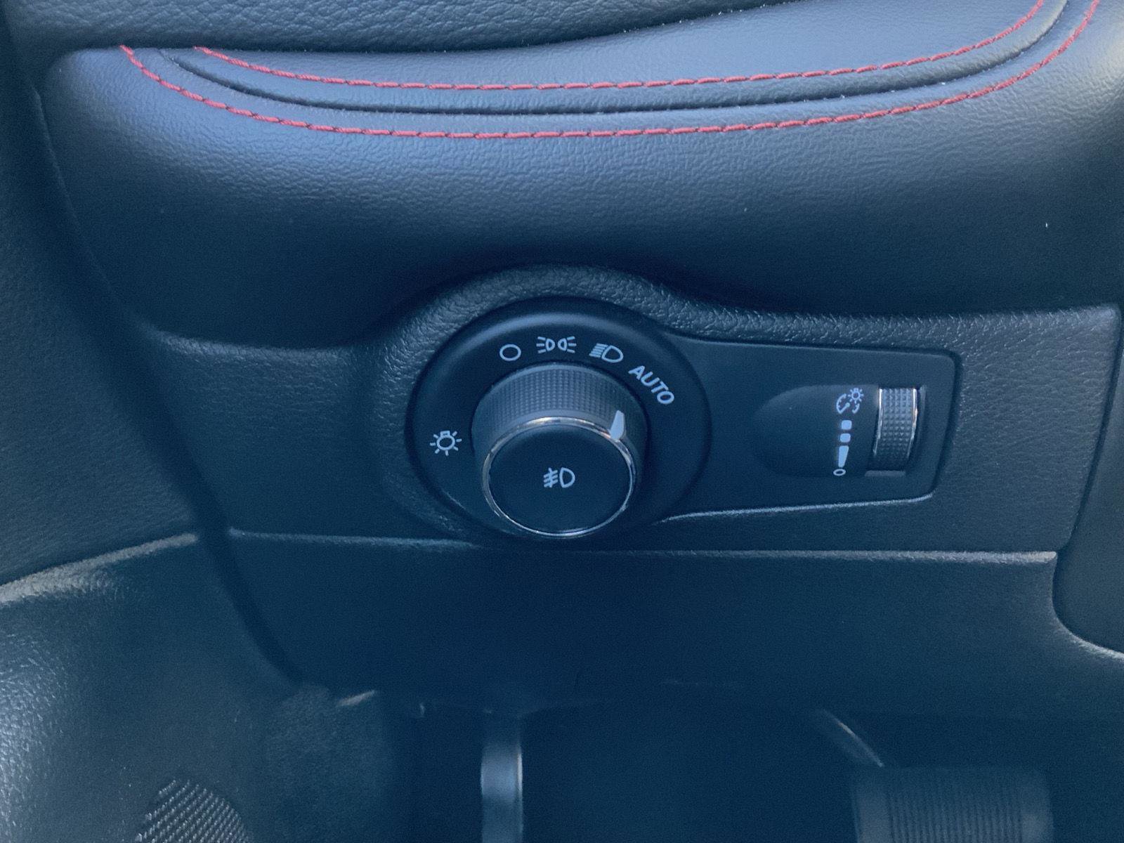 Used 2023 Dodge Durango GT image 31