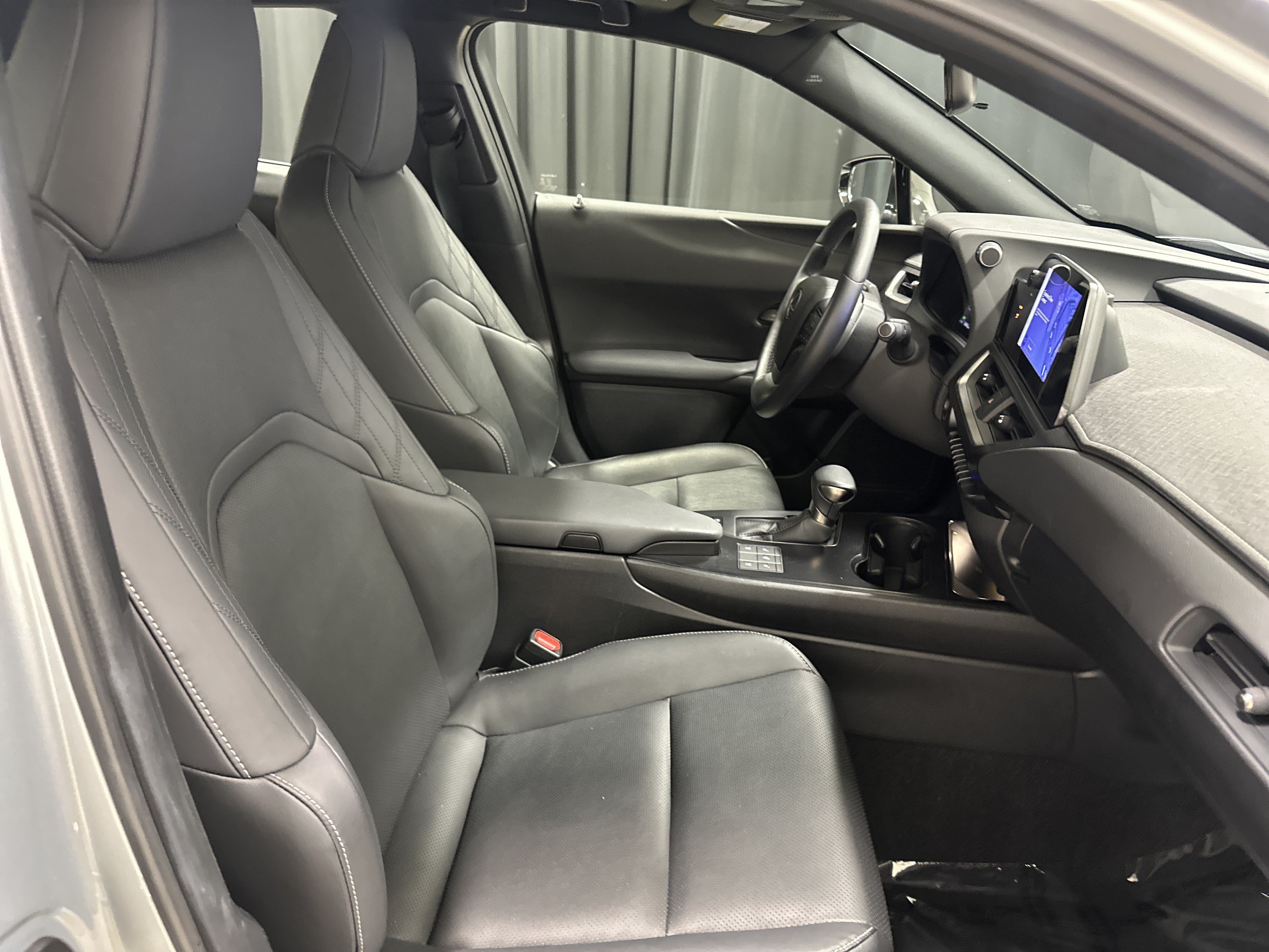 Certified 2023 Lexus UX 250h F Sport w/ Accessory Package (Z2) AWD/4WD image 33
