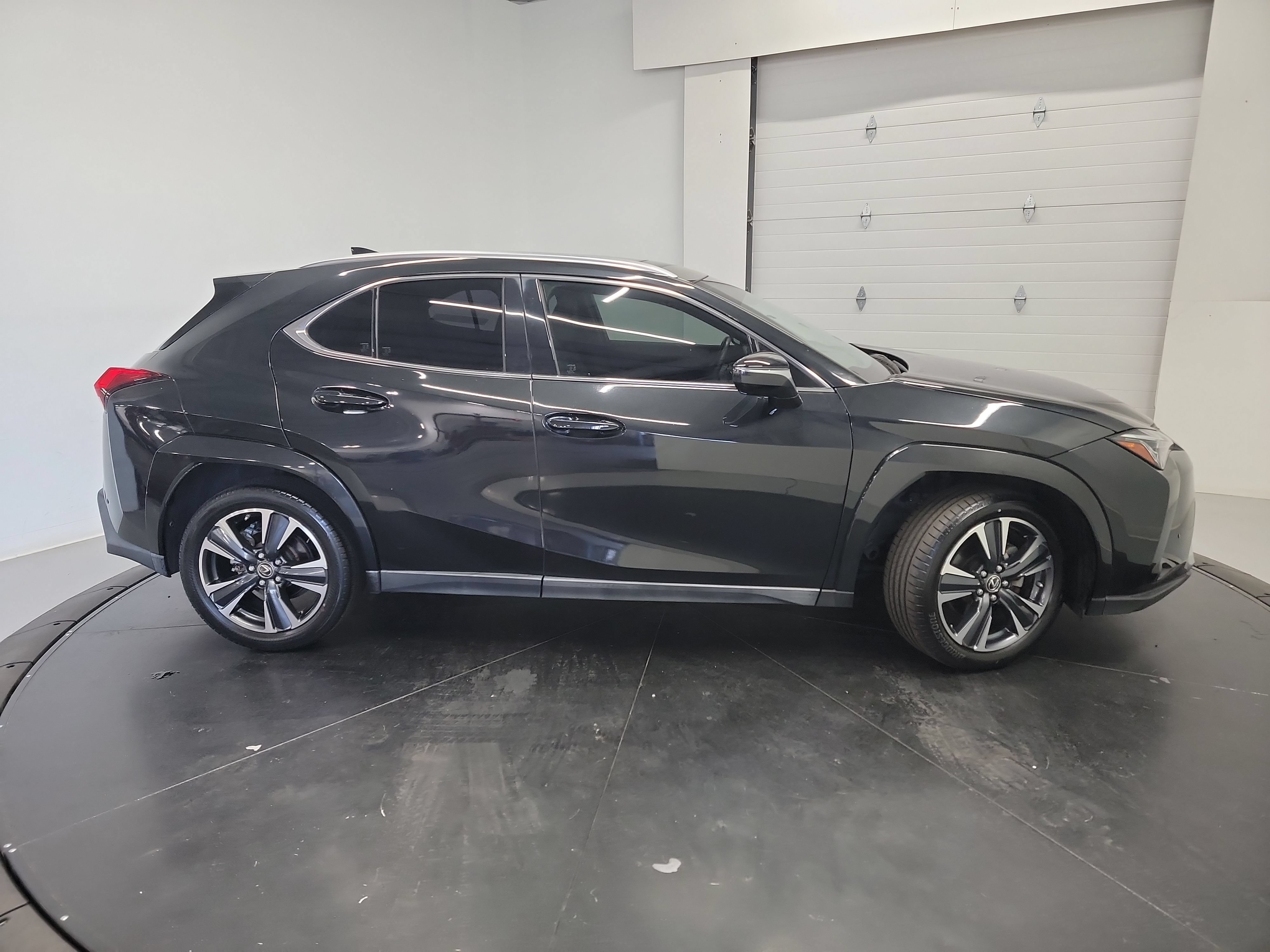 Used 2022 Lexus UX 200 w/ Premium Package FWD image 11