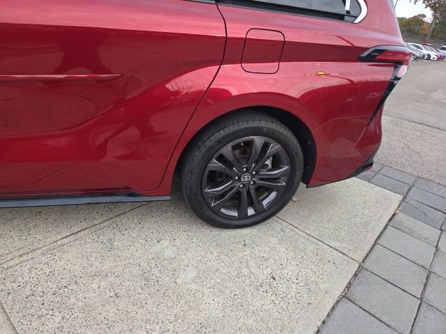 Used 2023 Toyota Sienna XSE image 8