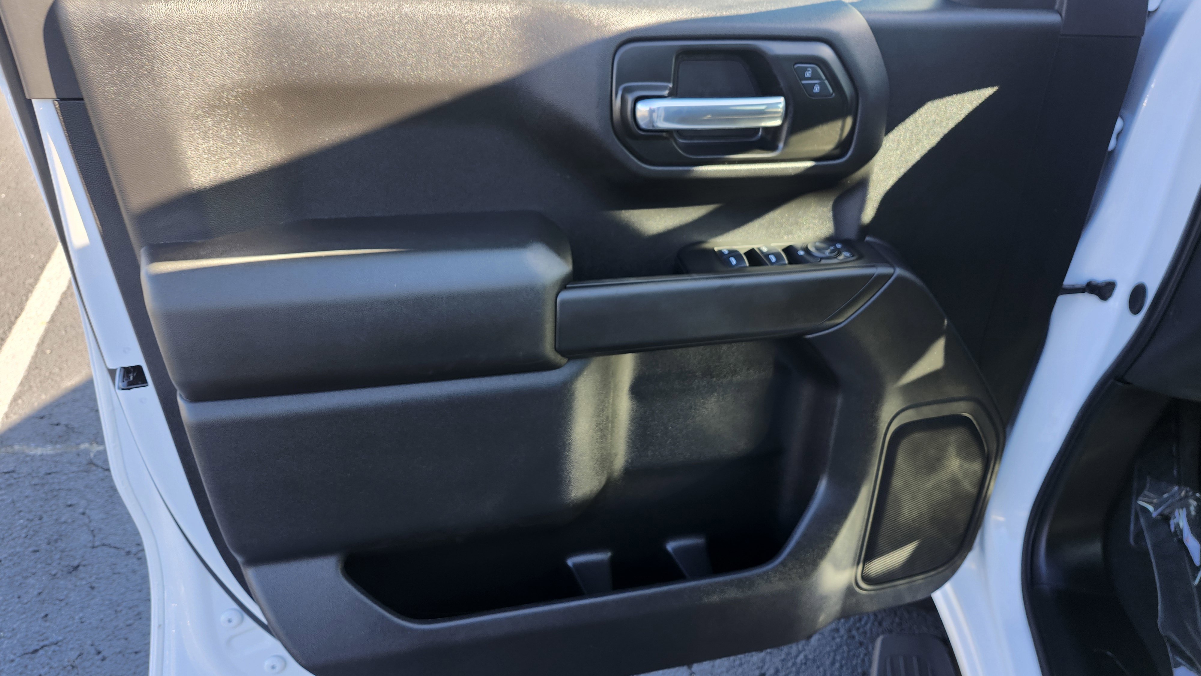 Used 2025 Chevrolet Silverado 1500 Custom image 19