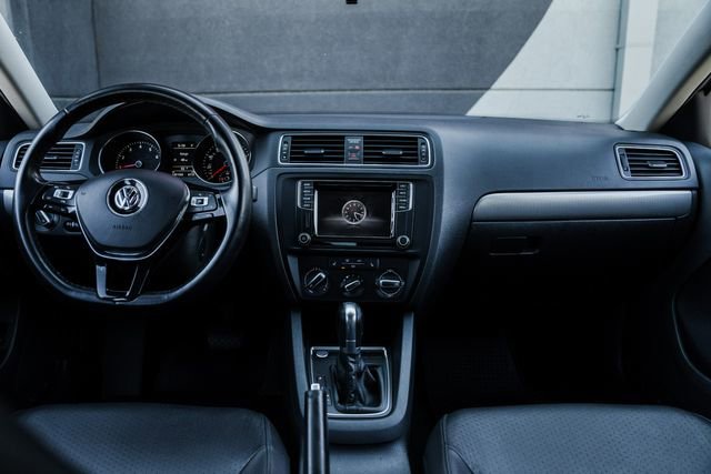 Used 2017 Volkswagen Jetta SE image 6