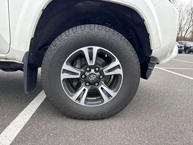 Used 2016 Toyota Tacoma TRD Sport w/ Towing Package image 11