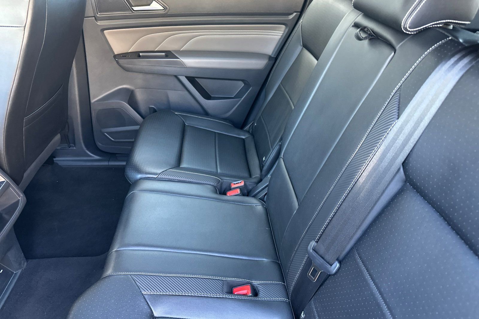Used 2022 Volkswagen Atlas Cross Sport SE image 12
