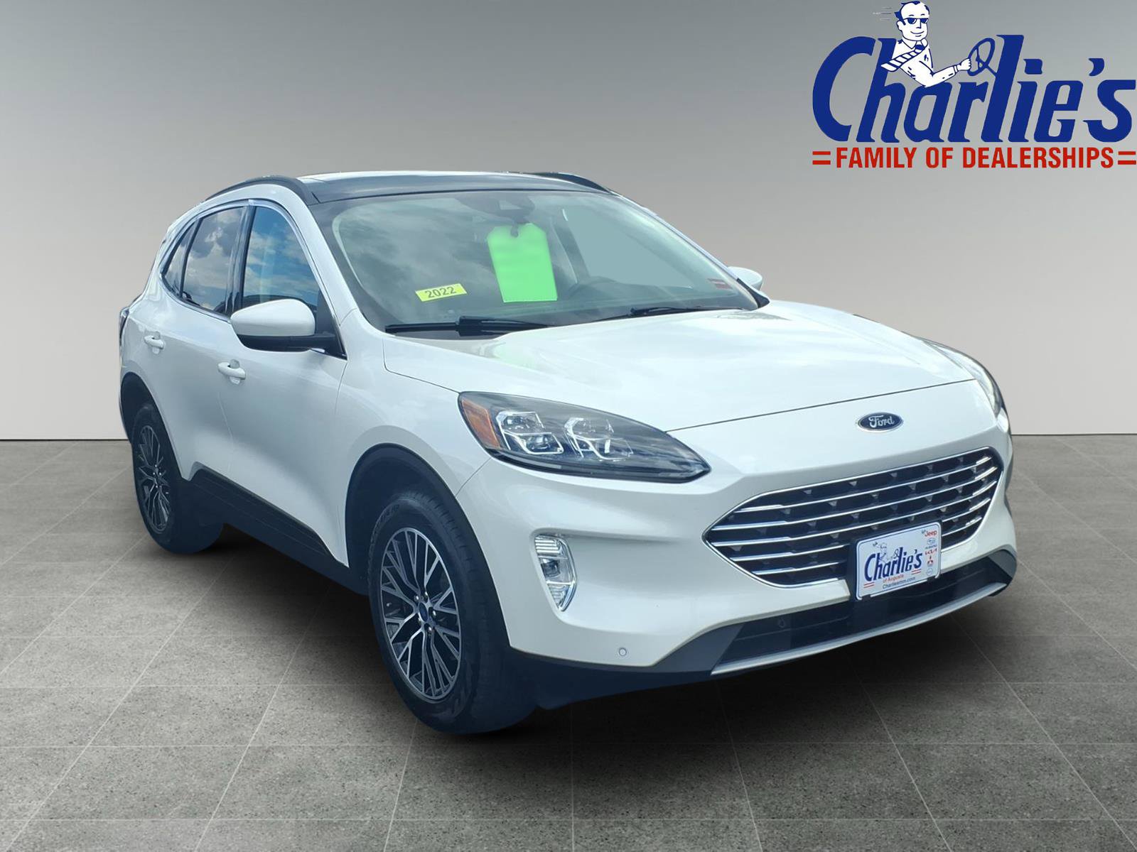 Used 2022 Ford Escape Titanium w/ Class II Trailer Tow Package FWD image 3