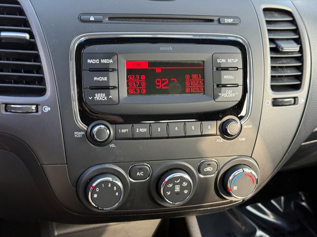 Used 2017 Kia Forte LX image 25