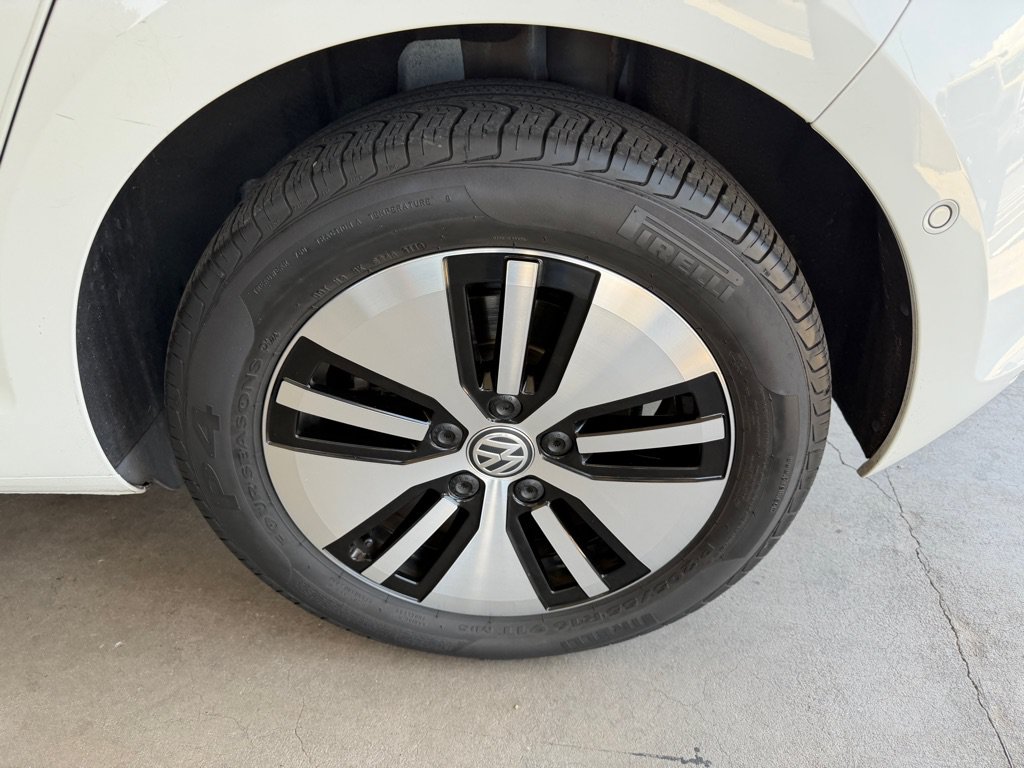 Used 2016 Volkswagen e-Golf SEL Premium w/ Driver Assistance Package FWD image 50