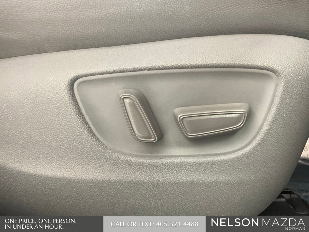 Used 2020 Toyota Highlander XLE AWD/4WD image 31