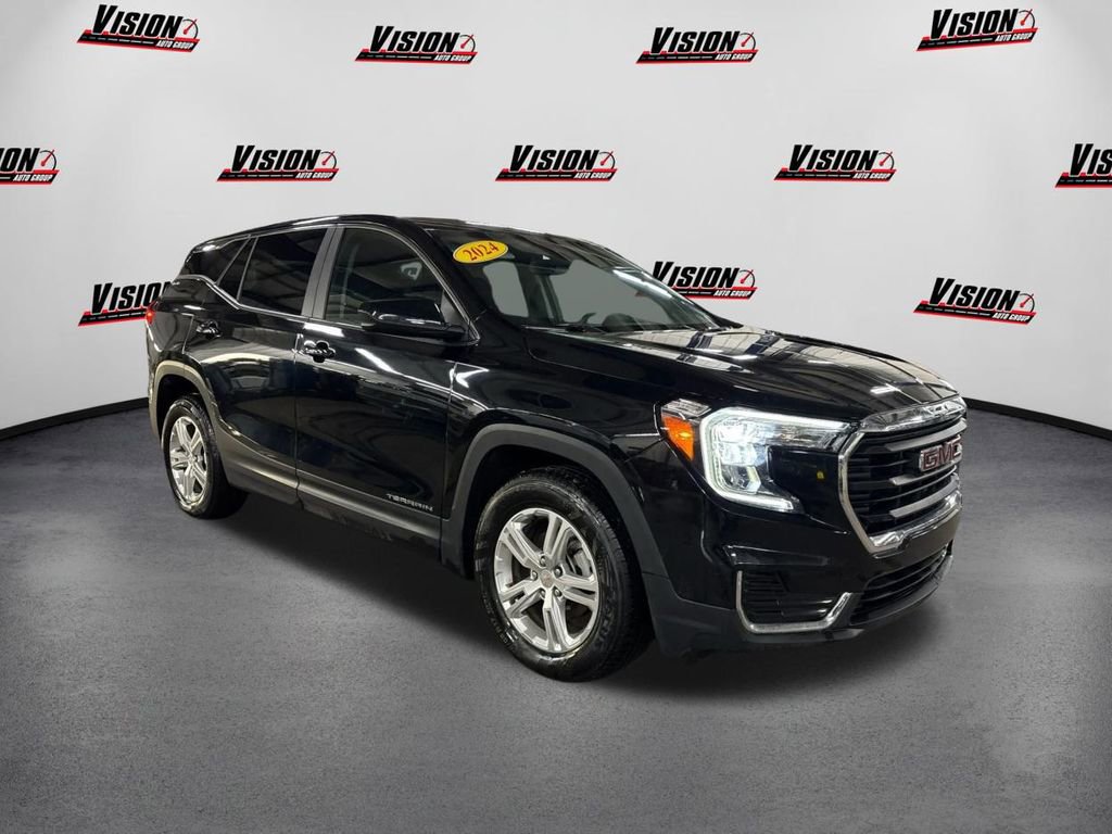 Used 2024 GMC Terrain SLE image 3
