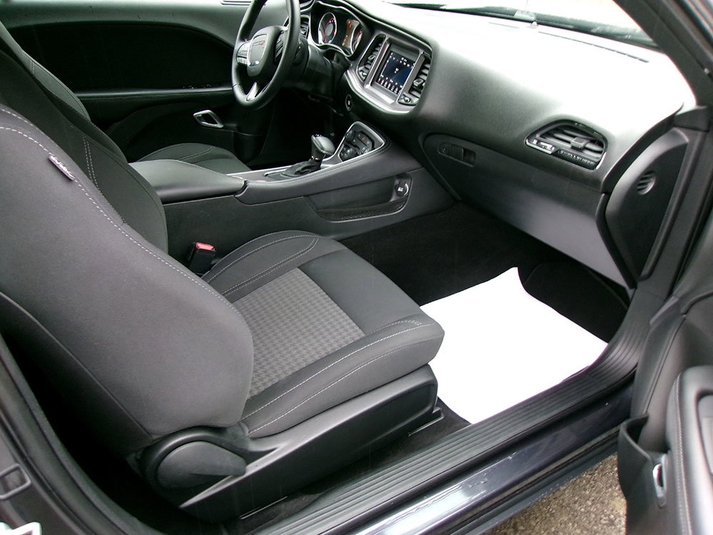 Used 2019 Dodge Challenger SXT image 11