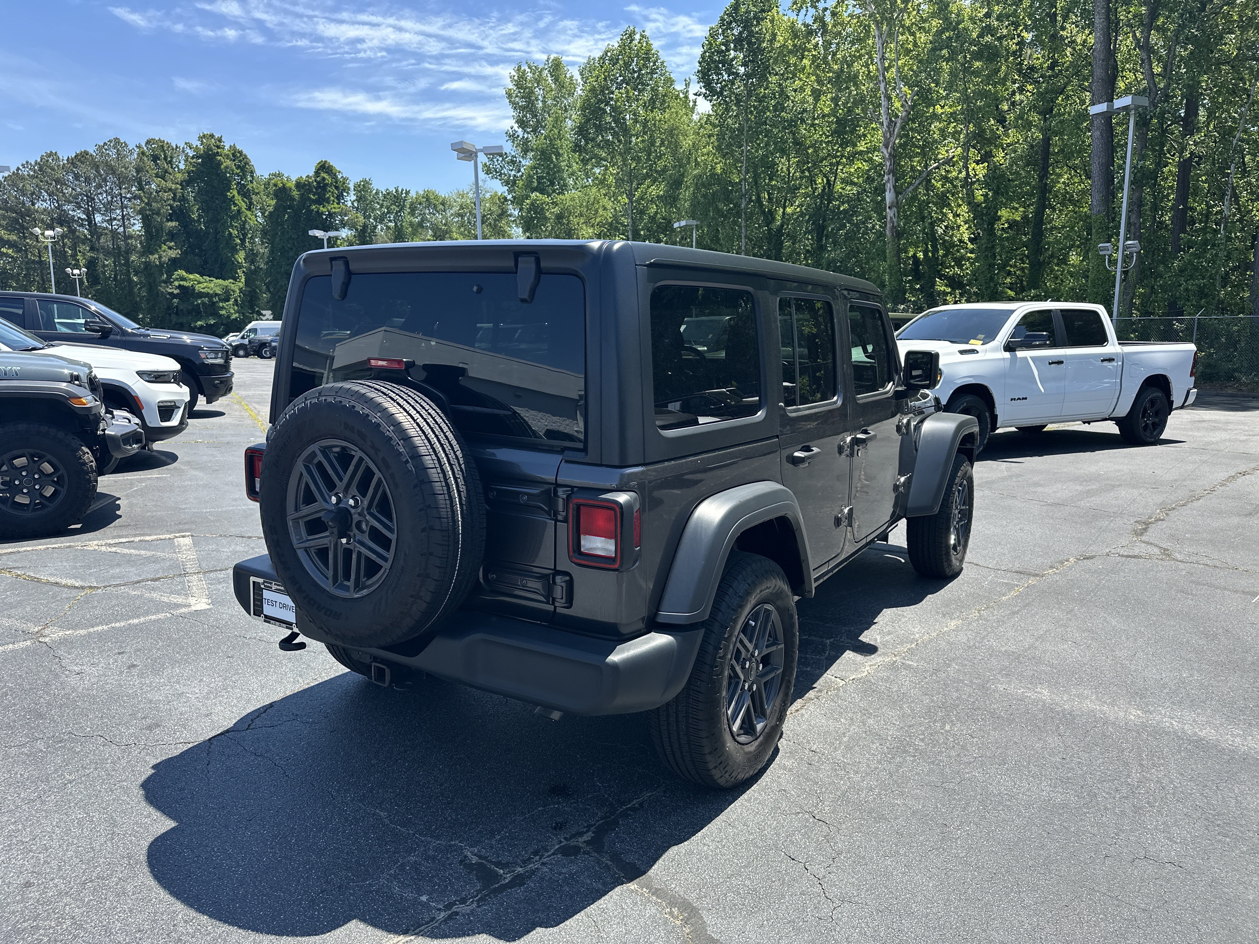 Used 2024 Jeep Wrangler Unlimited Sport AWD/4WD image 9