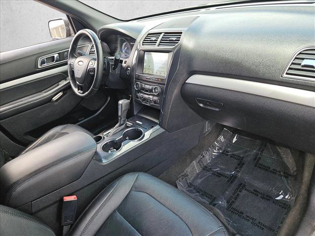 Used 2017 Ford Explorer XLT w/ Equipment Group 202A FWD image 22
