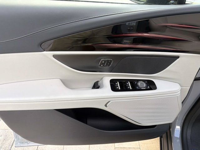 New 2026 Lincoln Nautilus Premier AWD/4WD image 9