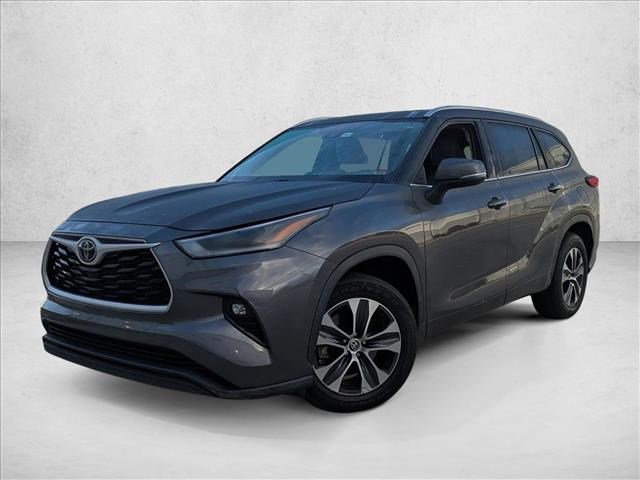 Used 2021 Toyota Highlander XLE image 1