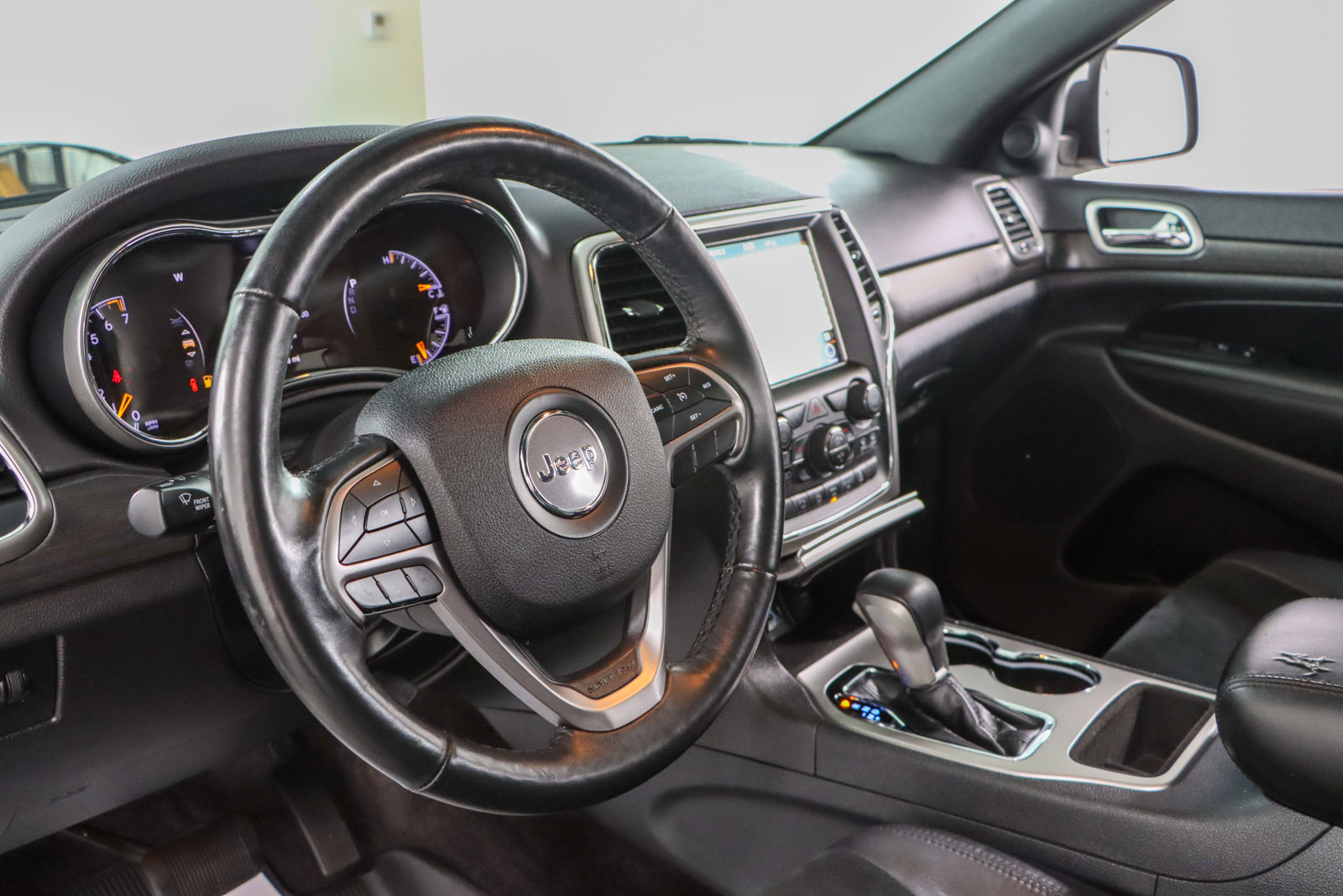 Used 2018 Jeep Grand Cherokee Altitude image 23