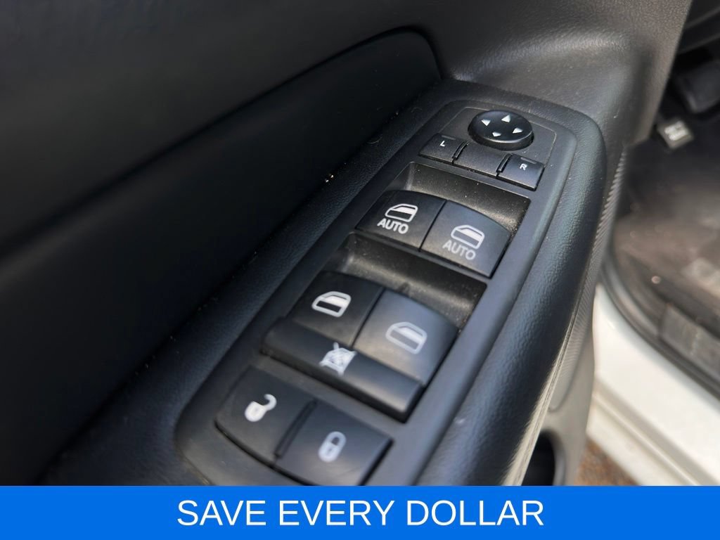 Used 2019 Jeep Grand Cherokee Altitude AWD/4WD image 7