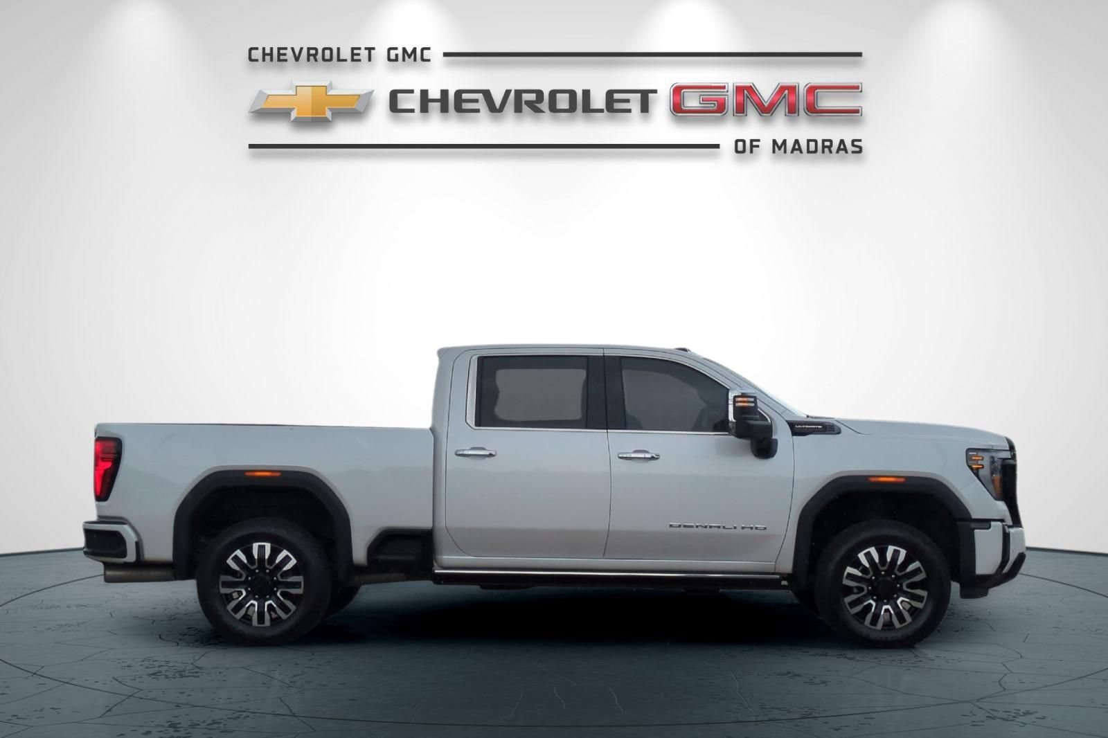 Used 2025 GMC Sierra 2500 Denali Ultimate AWD/4WD image 2