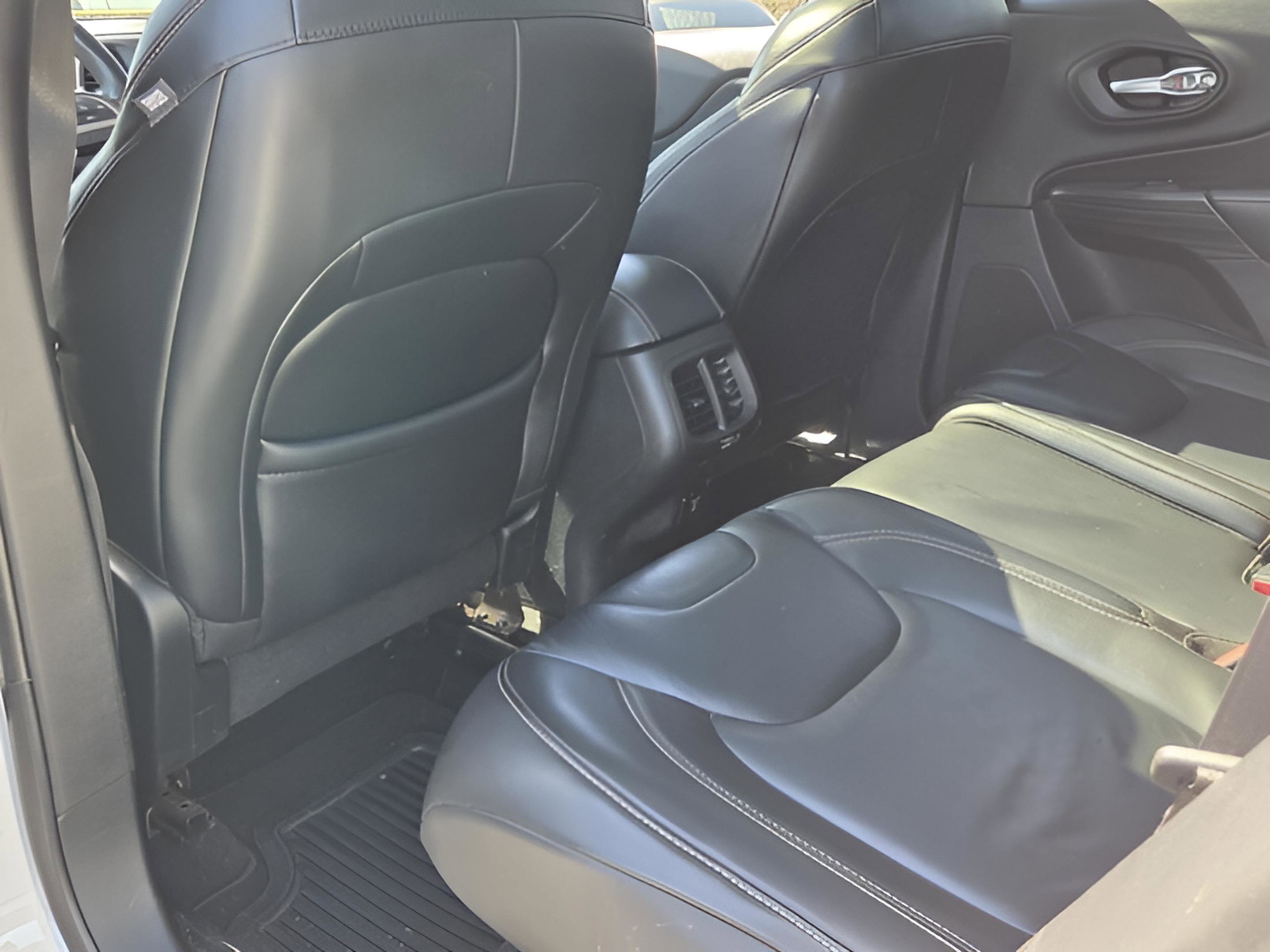 Used 2015 Jeep Cherokee Limited image 14