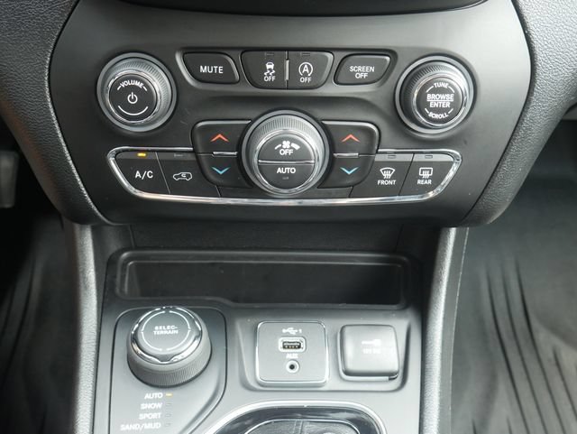 Used 2021 Jeep Cherokee Limited w/ Elite Package AWD/4WD image 22