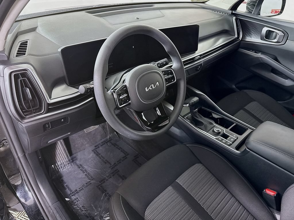 Certified 2025 Kia Sorento LX FWD image 18