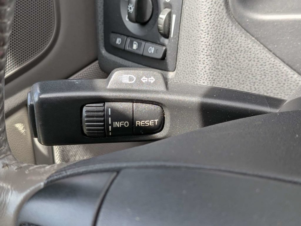 Used 2009 Volvo C70 T5 FWD image 42