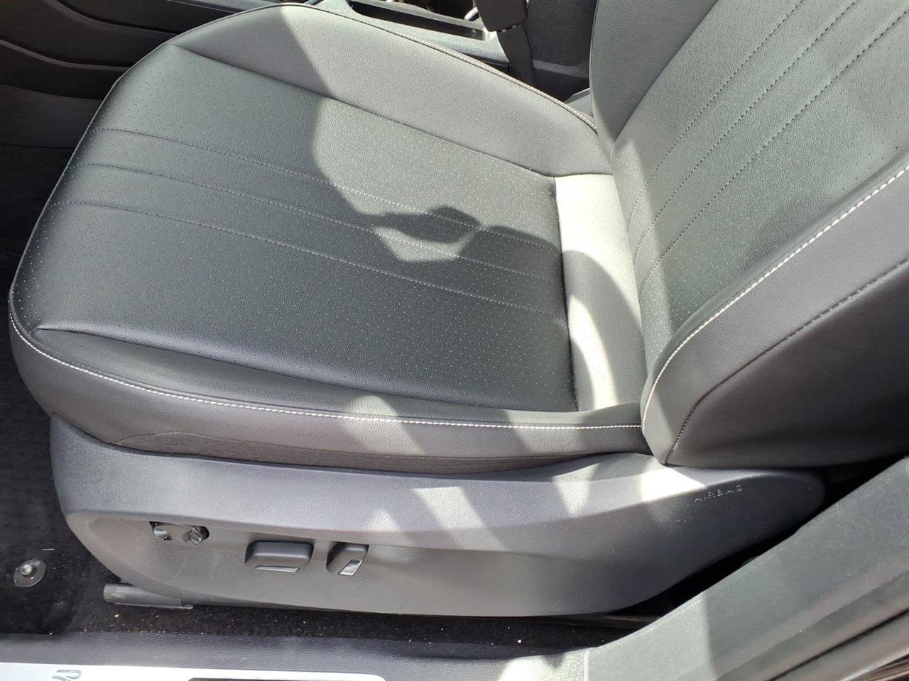 Used 2023 Volkswagen Tiguan SE R-Line image 7