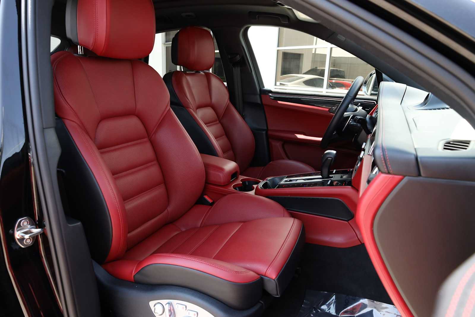 Used 2025 Porsche Macan S AWD/4WD image 33