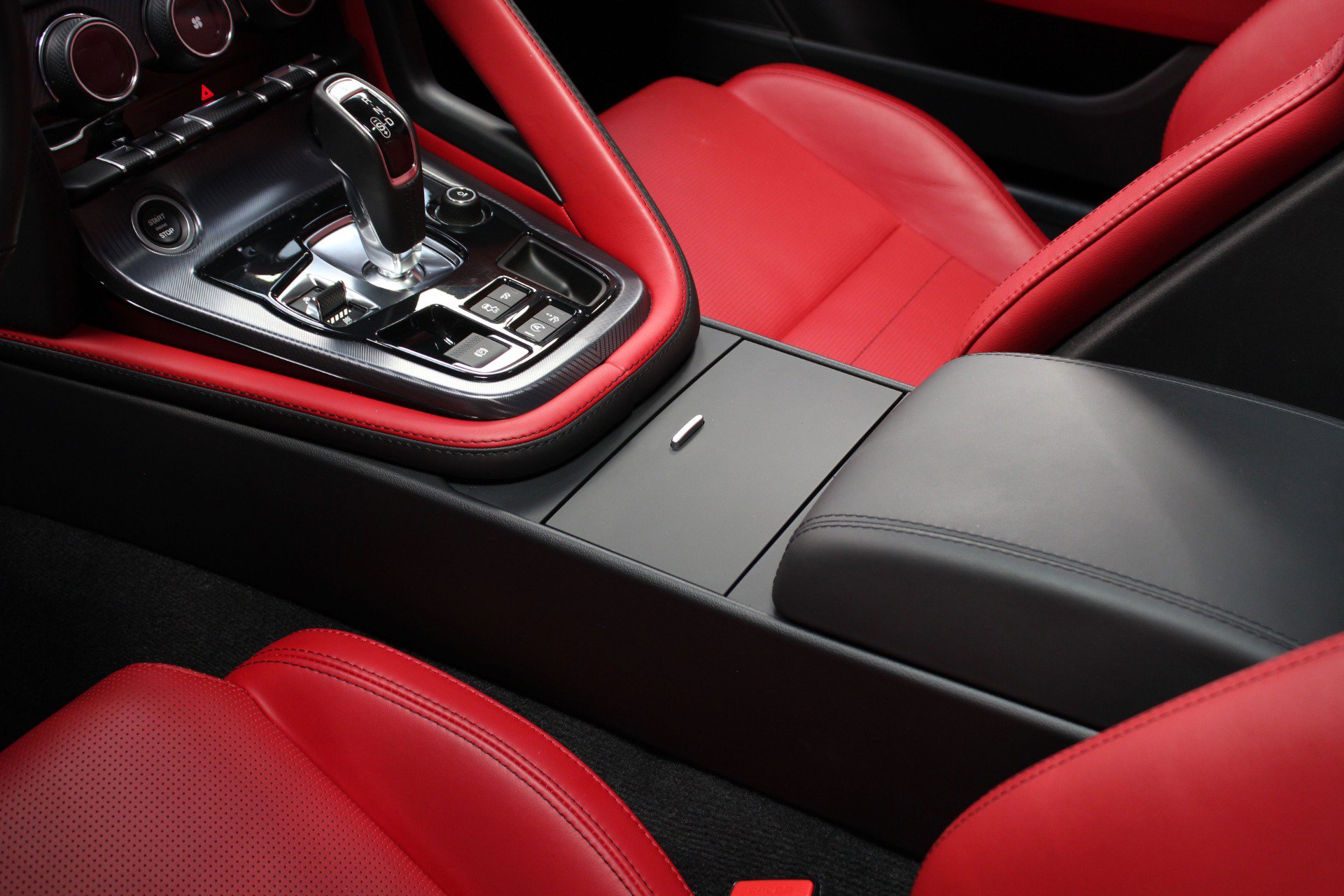 Used 2020 Jaguar F-TYPE R-Dynamic image 39