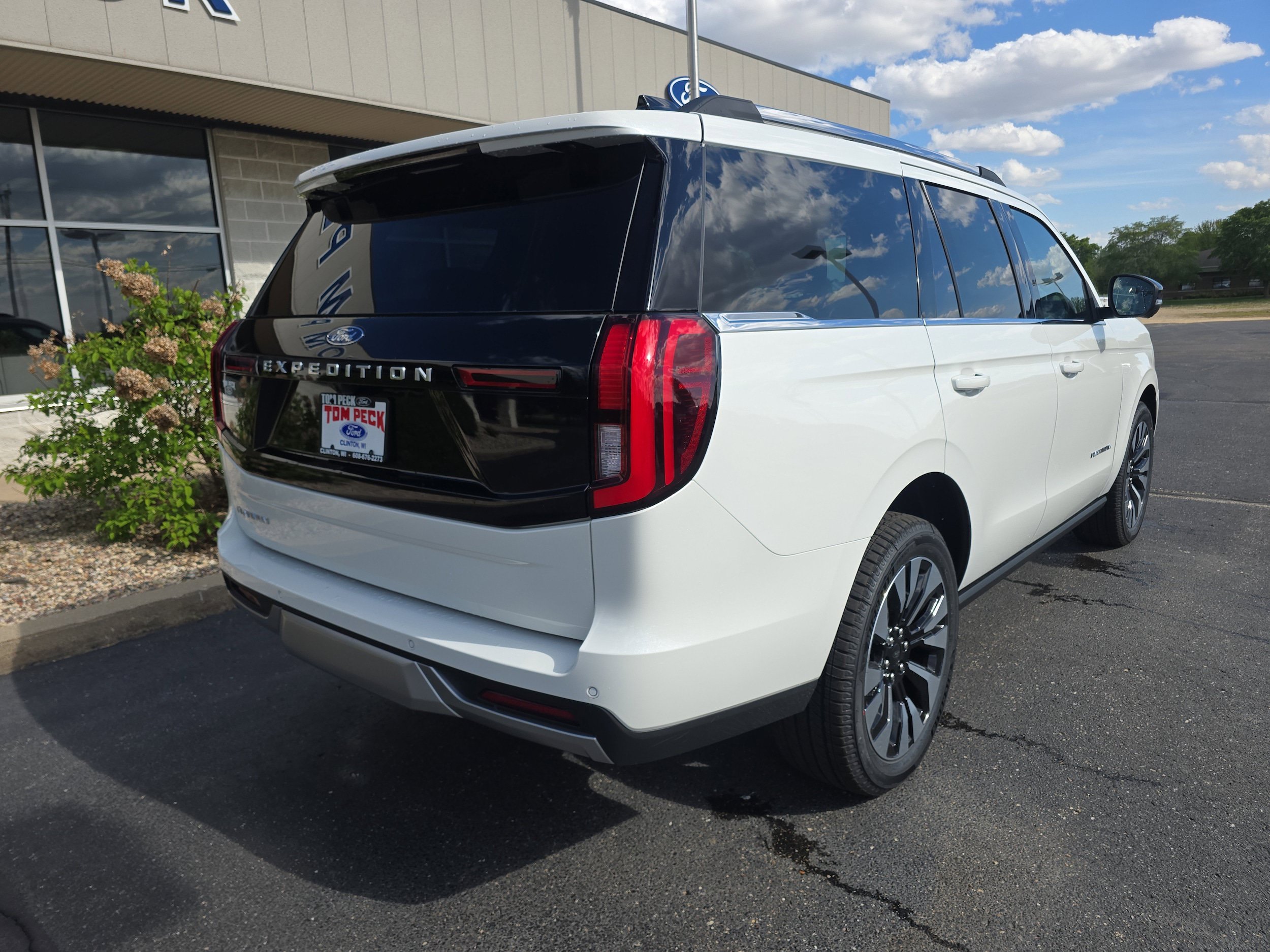 New 2026 Ford Expedition Platinum w/ Driver's Package AWD/4WD image 2