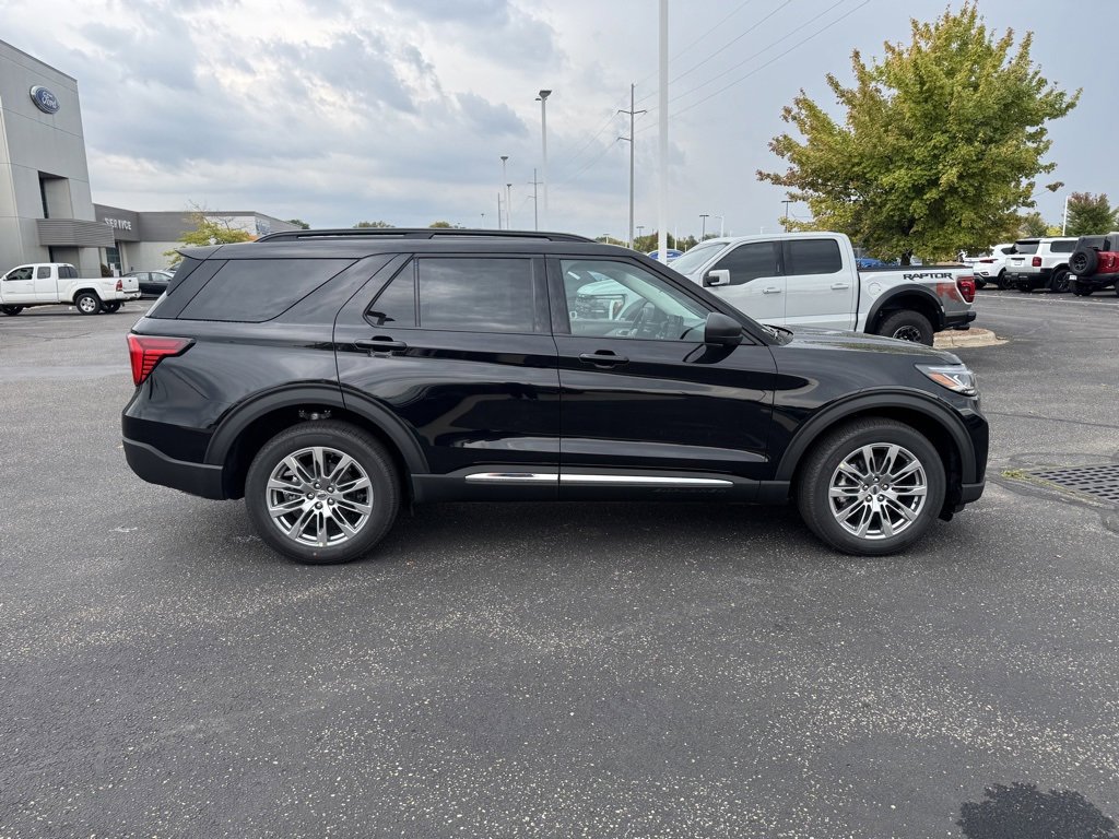 New 2025 Ford Explorer Active w/ Active Comfort Package image 3
