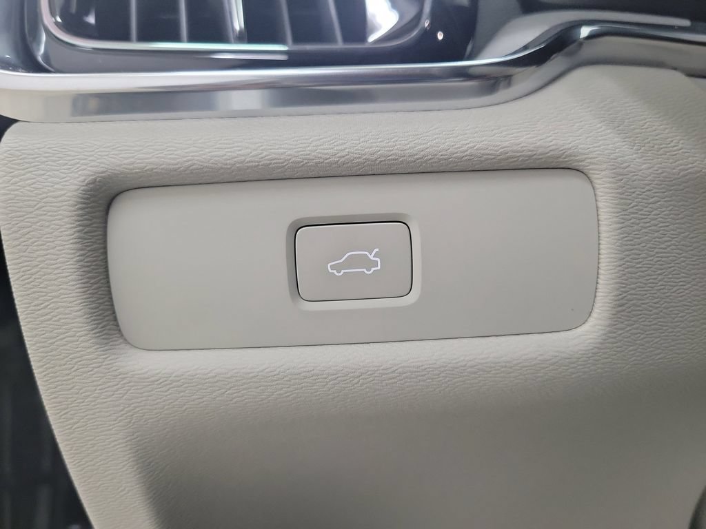New 2026 Volvo V60 B5 Cross Country Plus w/ Protection Package Premier AWD/4WD image 33