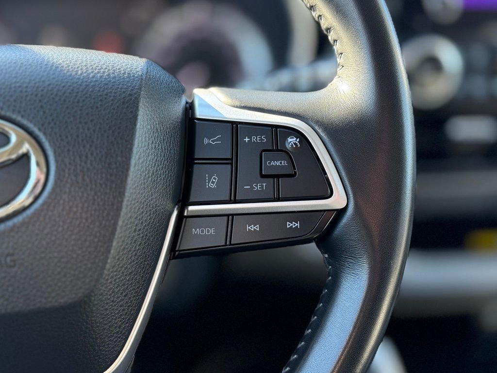Certified 2025 Toyota Highlander XLE image 15