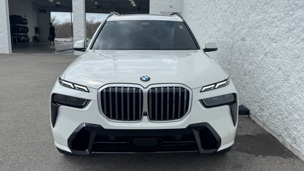 Used 2024 BMW X7 xDrive40i w/ M Sport Package image 4