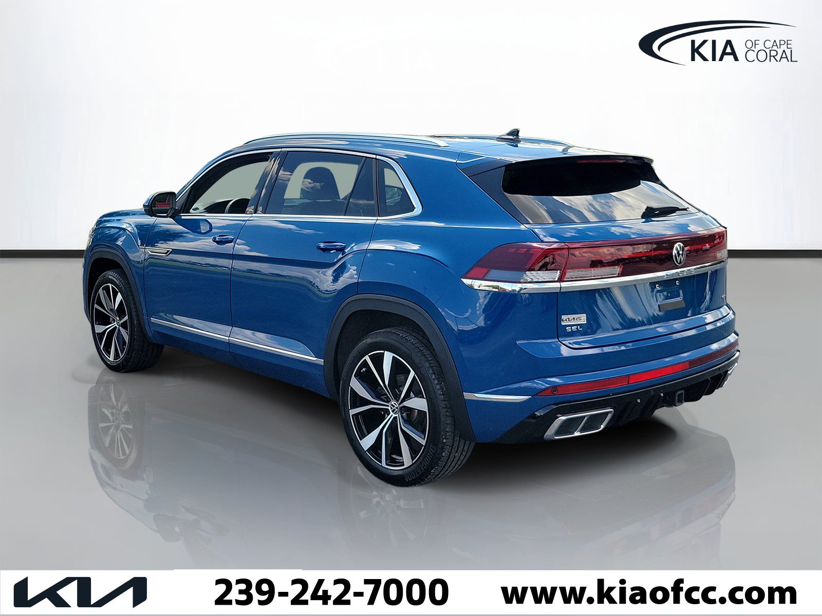 Used 2025 Volkswagen Atlas Cross Sport SEL Premium R-Line AWD/4WD image 4