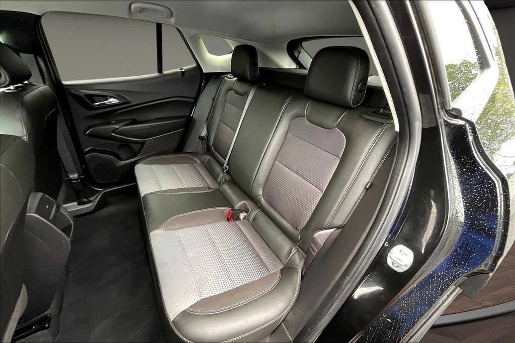 Used 2025 Chevrolet Trax LT FWD image 25