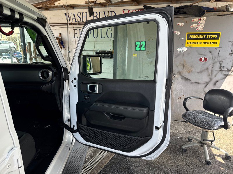 Used 2019 Jeep Wrangler Unlimited Sahara AWD/4WD image 14