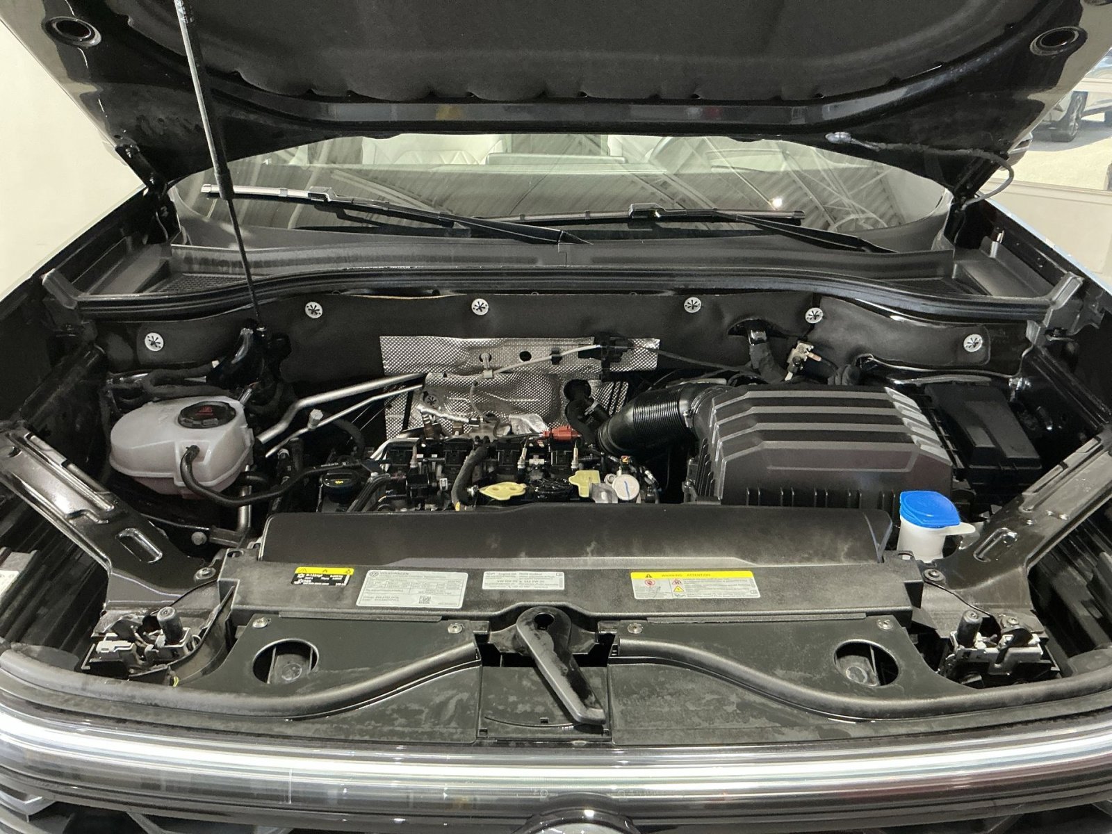 Used 2024 Volkswagen Atlas Cross Sport SEL Premium R-Line image 27