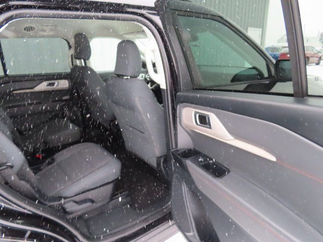 Used 2025 Ford Explorer Active image 29