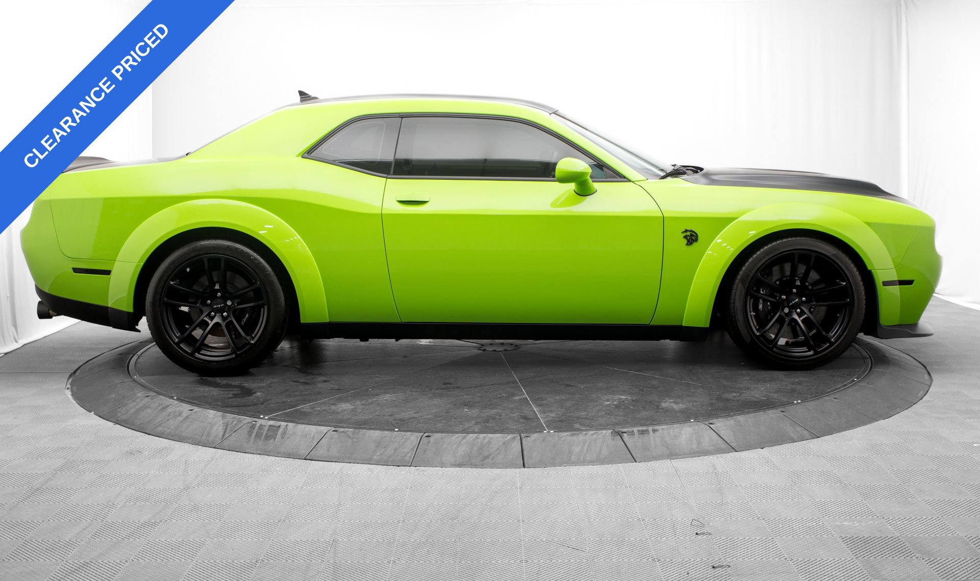 Used 2023 Dodge Challenger SRT Hellcat RWD image 2