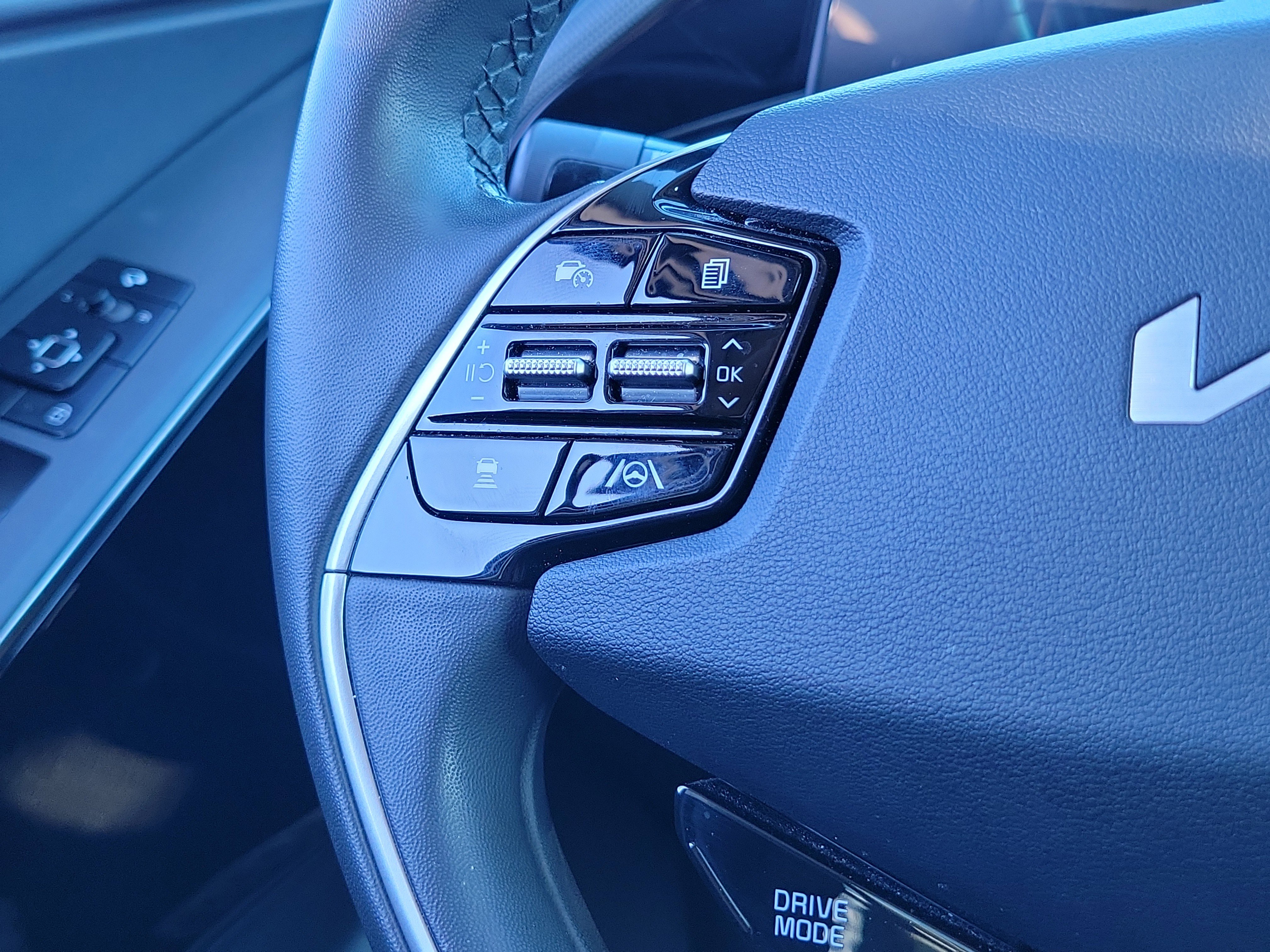 Used 2023 Kia Niro EX Touring image 25