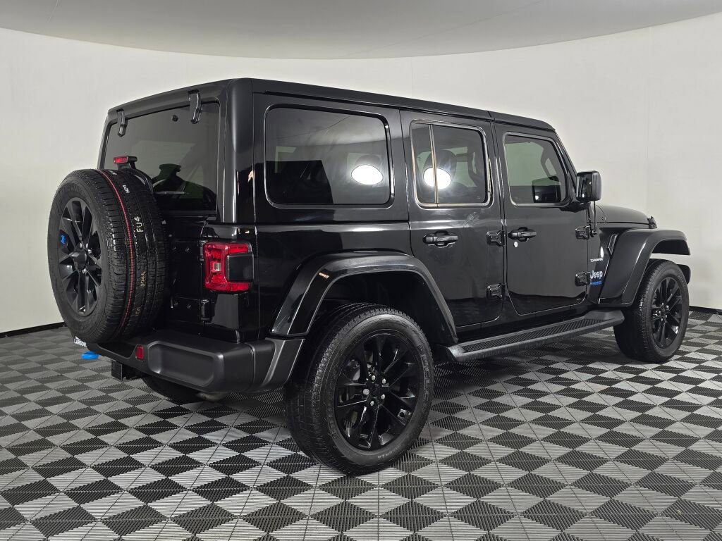 Used 2022 Jeep Wrangler Unlimited Sahara w/ Cold Weather Group image 3