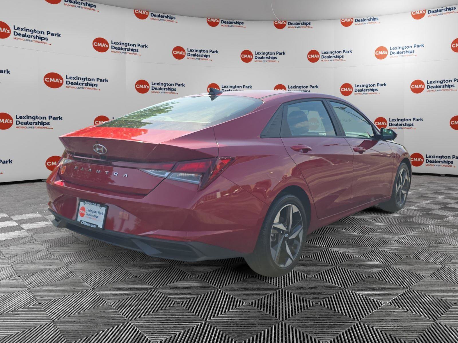 Used 2023 Hyundai Elantra SEL w/ Convenience Package FWD image 7