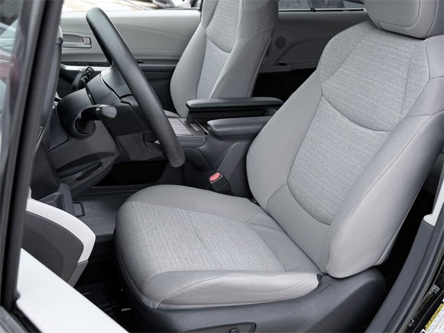 Certified 2024 Toyota Sienna LE image 24