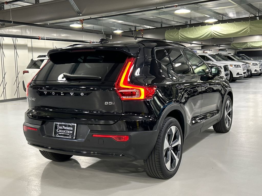 Used 2023 Volvo XC40 B5 Plus w/ Driver Assist Package AWD/4WD image 2