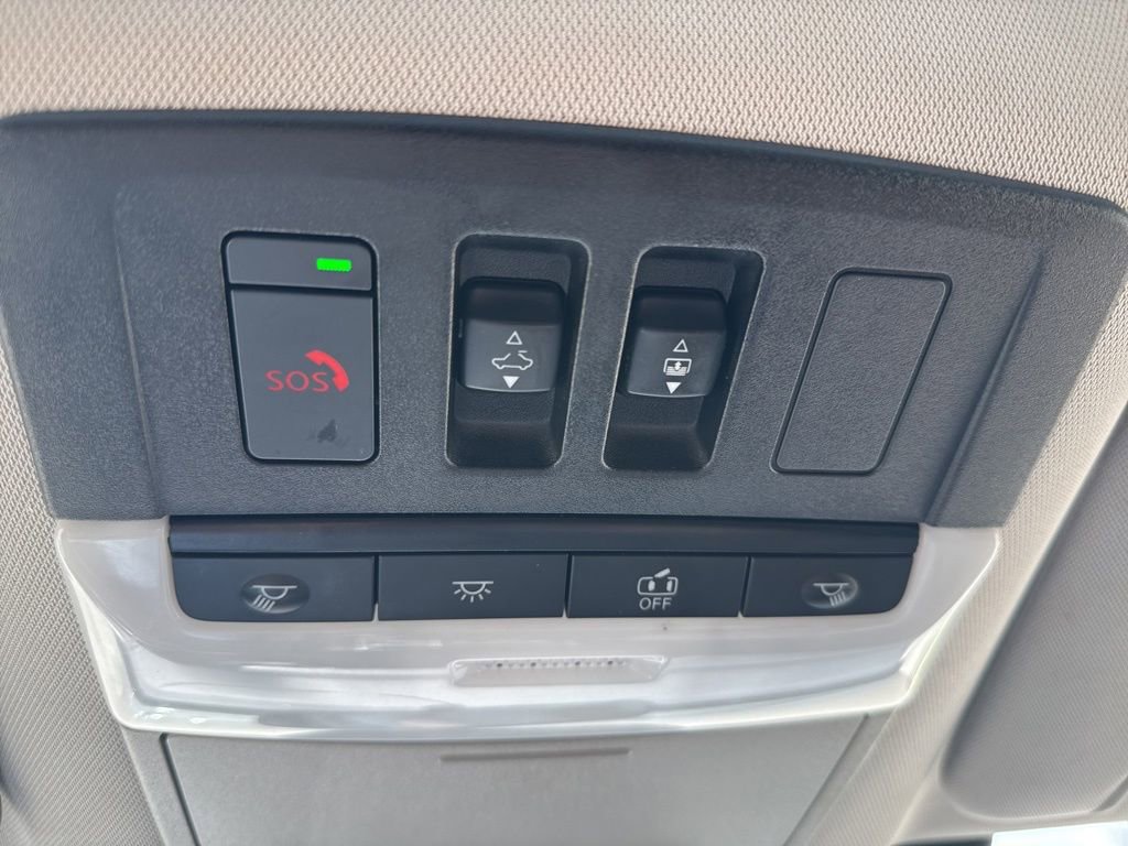 Used 2022 Nissan Pathfinder SV w/ SV Premium Package AWD/4WD image 16