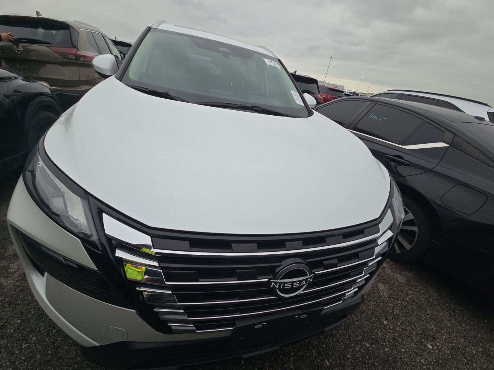 Used 2025 Nissan Rogue SV w/ SV Premium Package FWD image 2